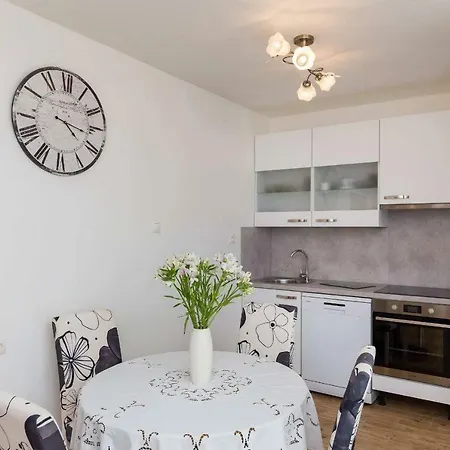 White Rose Apartment