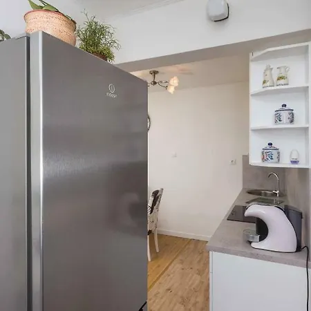 White Rose Apartment *