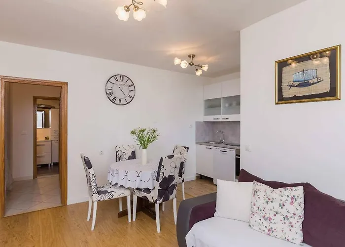 White Rose Апартаменты *