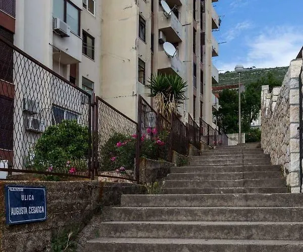 White Rose Апартаменты *